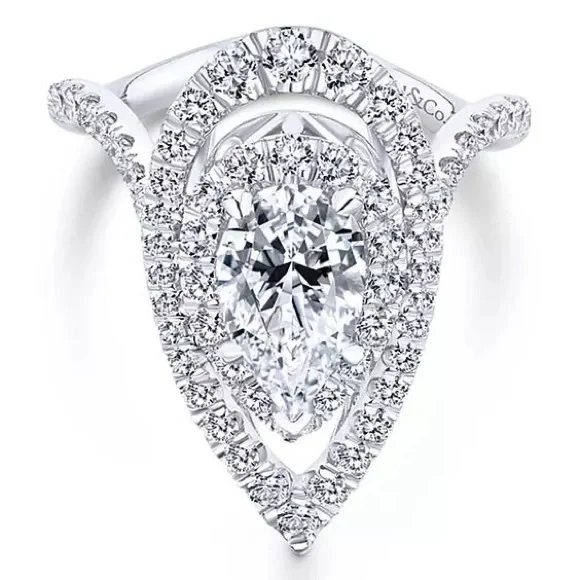 New Women’s Luxury Diamond Ring - Picture 5 of 6